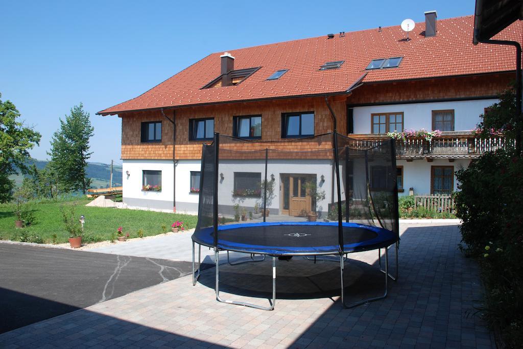 Familienferienhof Stabauer Zell am Moos Exterior foto